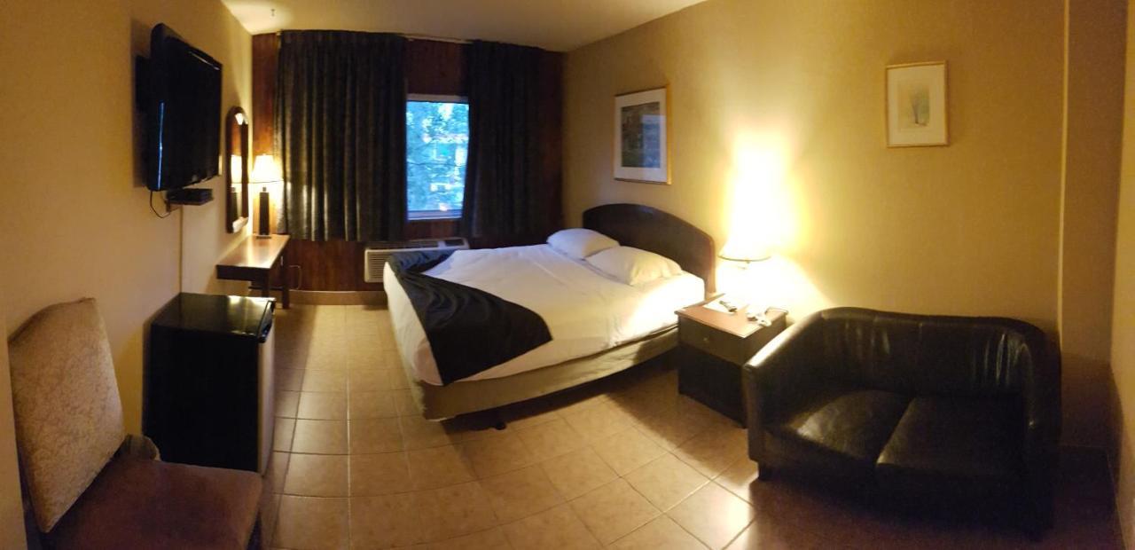 Chomedey Inn Laval Exterior foto